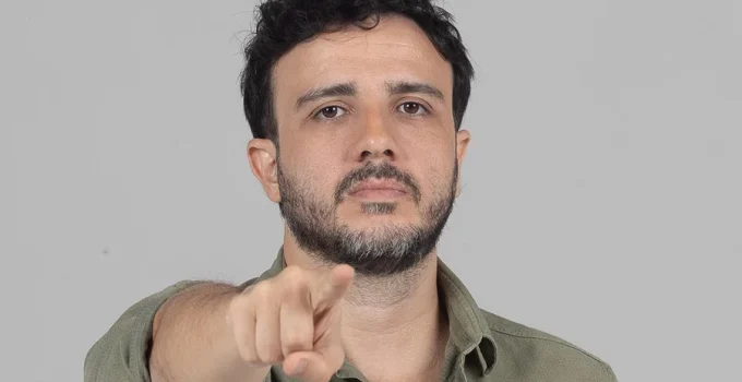 Justiça paulista nega pedido de Renan Santos para remover post de "motoboy de Lula"
