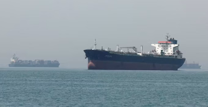 Tensão no Golfo: Irã dispara contra navios e EUA interceptam mísseis, elevando risco de escalada regional