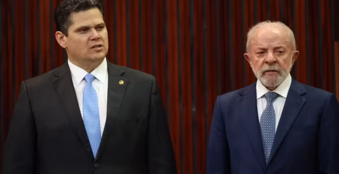 Alcolumbre adia decisão sobre PEC do fim da 6x1 e busca diálogo com Lula