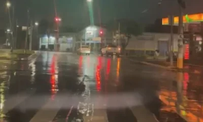 Chuvas Fortes em BH: Avenida Vilarinho é Fechada por Risco de Transbordamento do Córrego