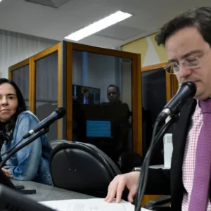 Disputa por Vaga no TCE-MG: Ione Pinheiro e Thiago Cota Lideram Corrida em Minas Gerais