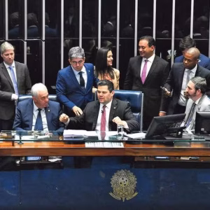 Governo pego de surpresa por 'bombas' fiscais no Congresso e estuda ação no STF