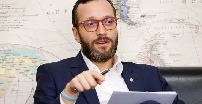 Deputado bolsonarista usou cargo para beneficiar banco em crise e pressionar BC
