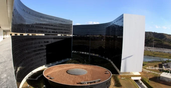 Governo de MG superestima em R$ 18 bilhões potencial de royalties da mineração em proposta de dívida com a União