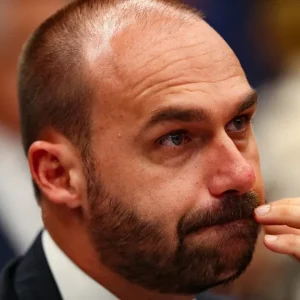 Eduardo Bolsonaro sugere rompimento com Novo após Zema criticar Flávio