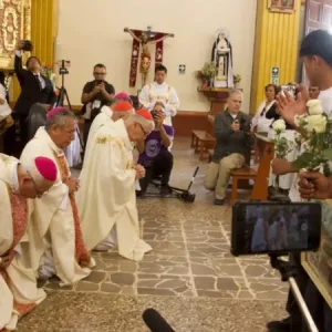 Vaticano Pede Desculpas De Joelhos por Roubo de Terras no Peru Vinculado a Grupo Religioso Ultraconservador