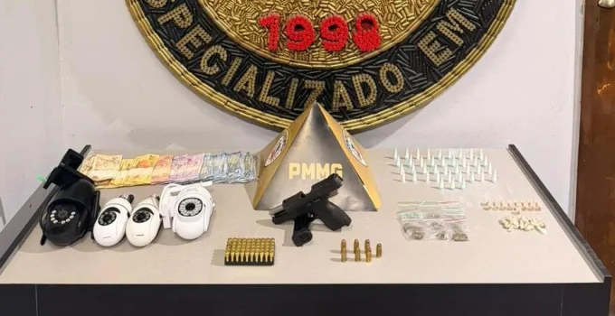 Perseguição em Contagem: Traficantes presos com arma, drogas e carro clonado em operação da PM na Grande BH