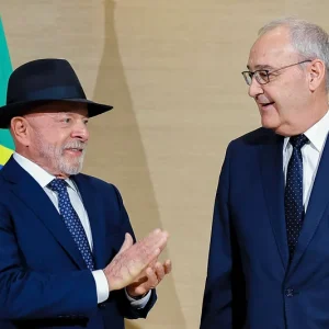 Lula no G7 busca diálogo com Trump contra tarifas e defende regras globais