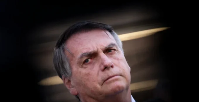 Defesa de Bolsonaro pede a Moraes autorização para exames médicos no DF Star