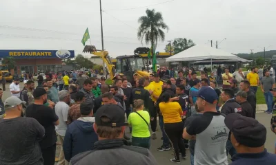 Câmara aprova anistia a multas de caminhoneiros por bloqueios pós-eleição e reforça piso do frete