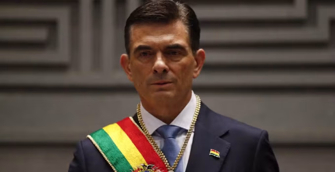 Bolívia em Estado de Emergência: Presidente Paz Mobiliza Militares Contra Bloqueios de Estradas Após 50 Dias de Protestos