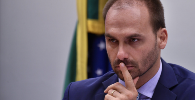 Eduardo Bolsonaro desembarca em Washington após condenação e intensifica articulação com republicanos