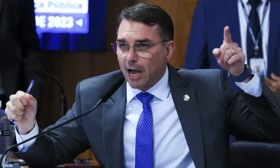 PF conclui que Flávio Bolsonaro caluniou Lula em post que atribui crimes ao presidente