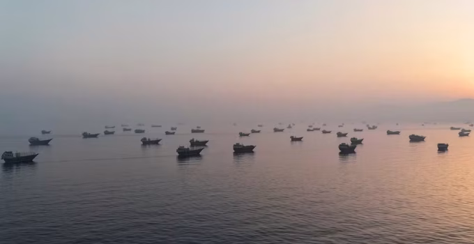 EUA e Irã buscam trégua e retomam diálogo em Doha após escalada de tensões no Golfo Pérsico