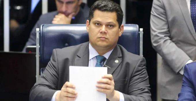 Alcolumbre reafirma apoio a Jaques Wagner e critica Judiciário