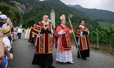 Vaticano decreta excomunhão de bispos lefebvrianos após consagrações sem mandato papal