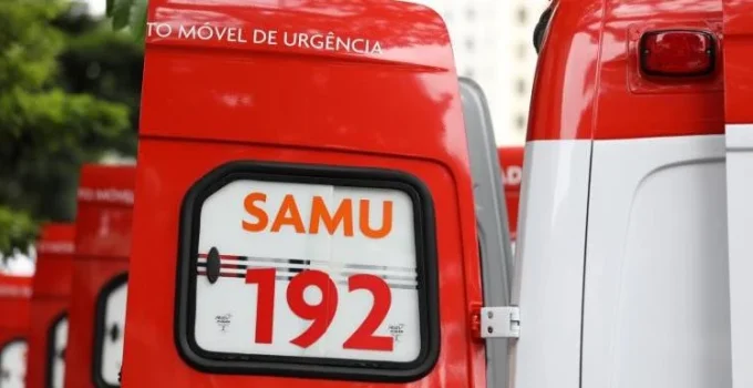 Ciclista de 45 anos fica em estado grave após ser atingido por micro-ônibus na MG-30, no Belvedere