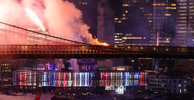 Incêndio de pequenas proporções atinge Ponte do Brooklyn durante celebrações do 4 de Julho nos EUA