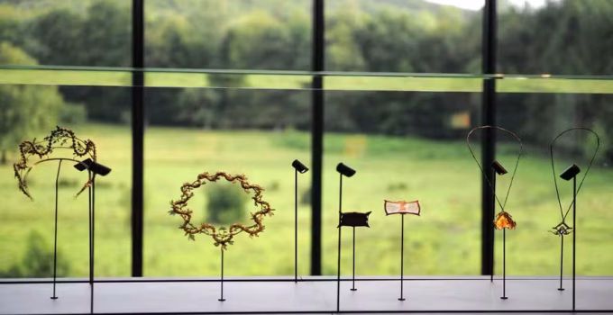 Roubo Milionário no Museu Lalique na França: Joias de Luxo Desaparecem em Novo Assalto a Patrimônio Cultural