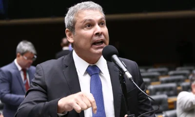 Lindbergh Farias rebate Nikolas Ferreira e acusa bolsonarista de oportunismo após derrota do Brasil na Copa