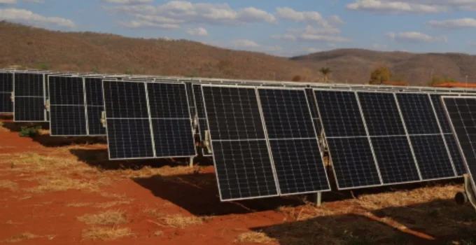 Instalação de placas solares em Minas Gerais deve desacelerar nos próximos 10 anos, aponta projeção federal