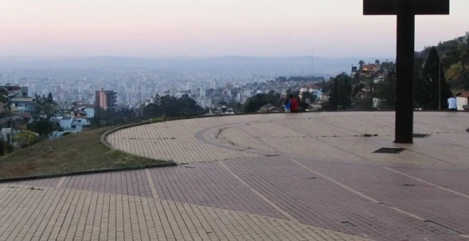 Praça do Papa em BH: Obras de revitalização sofrem novo adiamento e entrega prevista para julho de 2026