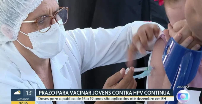 Jovens de Minas Gerais têm prazo até dezembro para se vacinar contra HPV em centros de saúde