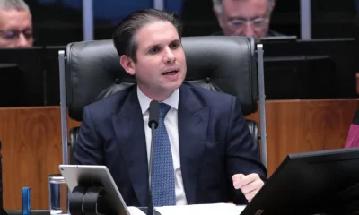 Hugo Motta critica Dino por bloqueio de R$ 119 milhões de Valdemar Costa Neto e fala em 'intervenção judicial'