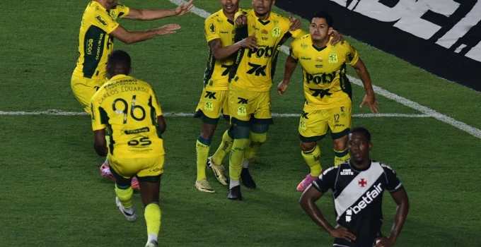 Após nova derrota no Brasileirão, Vasco da Gama torce por tropeços de rivais diretos na briga contra o rebaixamento