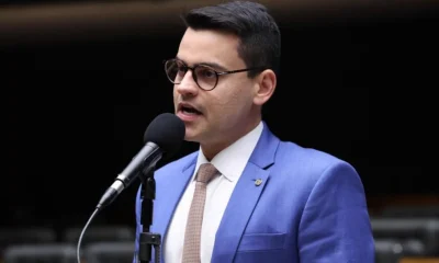Deputado recua de pedido de R$ 1,2 milhão para evento com show de sócio após polêmica