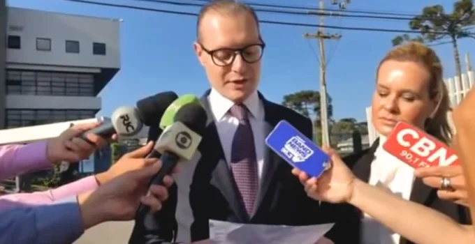 Zanin leu carta de Lula na prisão em 2019; caso ecoa com ações de Moraes contra Flávio Bolsonaro