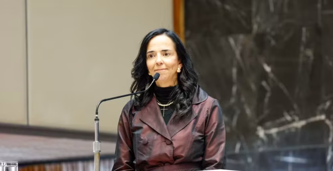 Ione Pinheiro se torna a primeira mulher indicada pela ALMG ao TCE-MG em votação unânime