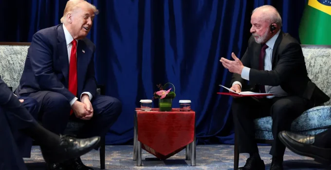 Trump elogia Lula e prevê "parceria recém-formada" com "muitas coisas boas", após diálogo sobre comércio e sanções