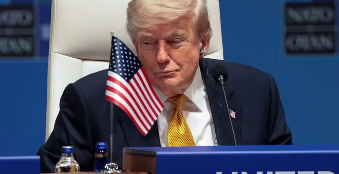 Operador de teleprompter da Casa Branca é investigado por suspeita de lucrar R$ 500 mil com apostas em discursos de Trump