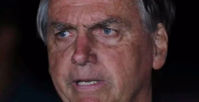 Bolsonaro pode ir para o regime semiaberto em 2033 e ser solto em 2037, aponta cálculo da Justiça