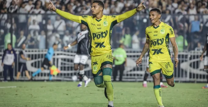 Vasco perde para o Mirassol em São Januário e se complica na luta contra o rebaixamento no Brasileirão