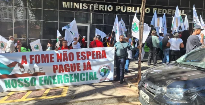 Atingidos por Brumadinho protestam em BH contra ameaça ao Novo Auxílio Emergencial
