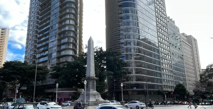 Praça 7 pode ganhar 'Times Square' com prédios históricos de BH recebendo painéis de LED para publicidade