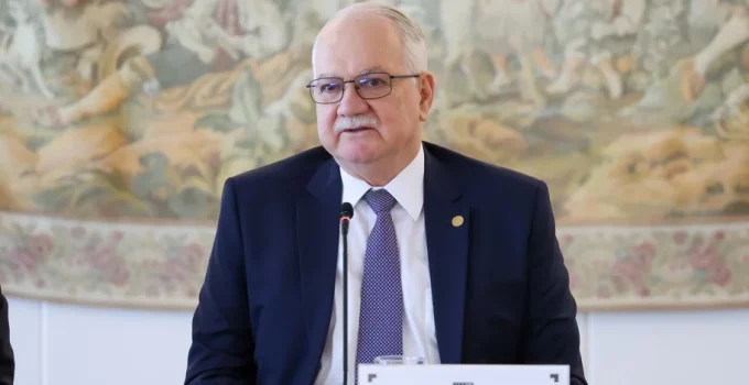 Fachin: Juízes não podem se curvar a interesses políticos ou pressões