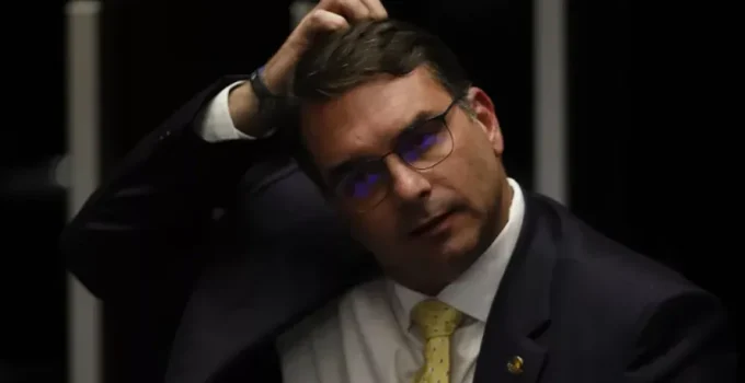 Nota Fiscal Liga Flávio Bolsonaro a Empresário com Repasses do Banco Master