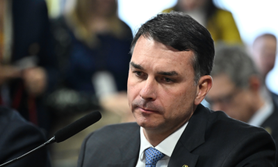 Flávio Bolsonaro perde ação contra deputado do PT por vídeo sobre mansão ligada a Richarlison