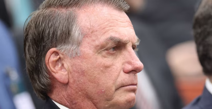 Defesa de Bolsonaro nega ligação de Frota em entrevista ao vivo e chama episódio de 'patético'