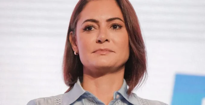 Michelle Bolsonaro intervém e paralisa negociações do PL para apoiar Ciro Gomes no Ceará em 2026