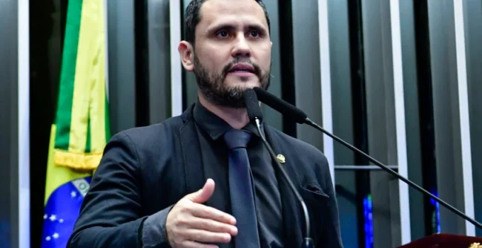 Cleitinho Azevedo ausente em convenção do Republicanos em BH adia definição para governo de Minas; PL aguarda decisão