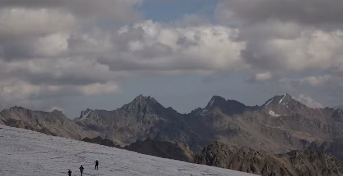 Tragédia no Elbrus: Cinco Alpinistas da Bósnia Morrem em Tempestade no Pico Mais Alto da Europa