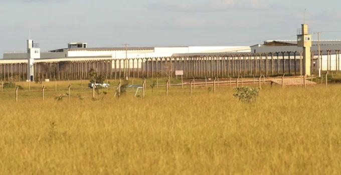 Intolerância no Planalto: Aliados de Bolsonaro criticam 'luxo' da cela de Anderson Torres e a comparam com a do ex-presidente