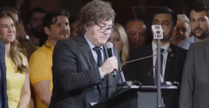 Brasil convoca embaixador argentino para cobrar explicações sobre ofensas de Milei a Lula e Moraes