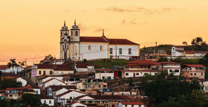Ouro Preto Sedia Jantar da Câmara Portuguesa em Celebração à Independência e Laços com Minas Gerais