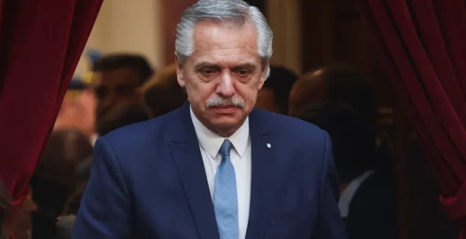 Alberto Fernández chama Milei de 'energúmeno' e critica visita ao Brasil: 'Insultar presidente de país irmão não tem perdão'