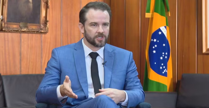 Crise diplomática: Ministro brasileiro chama Milei de 'palhaço' e jornais argentinos repercutem